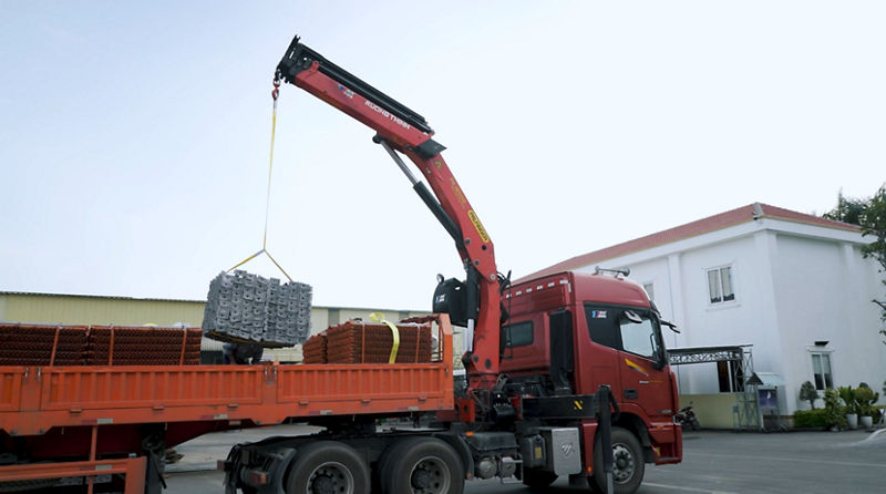 Palfinger PK18500 đồng hành cùng khách hàng trong lĩnh vực sản xuất giàn giáo